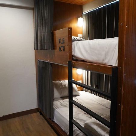 Slee Hostel Chiangmai (Adults Only) Chiang Mai Bagian luar foto