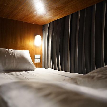 Slee Hostel Chiangmai (Adults Only) Chiang Mai Bagian luar foto