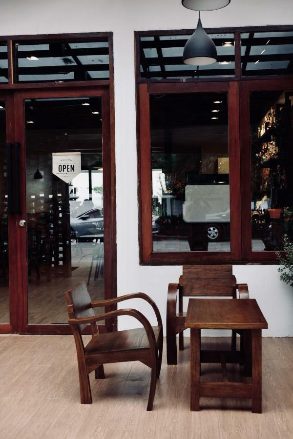 Slee Hostel Chiangmai (Adults Only) Chiang Mai Bagian luar foto