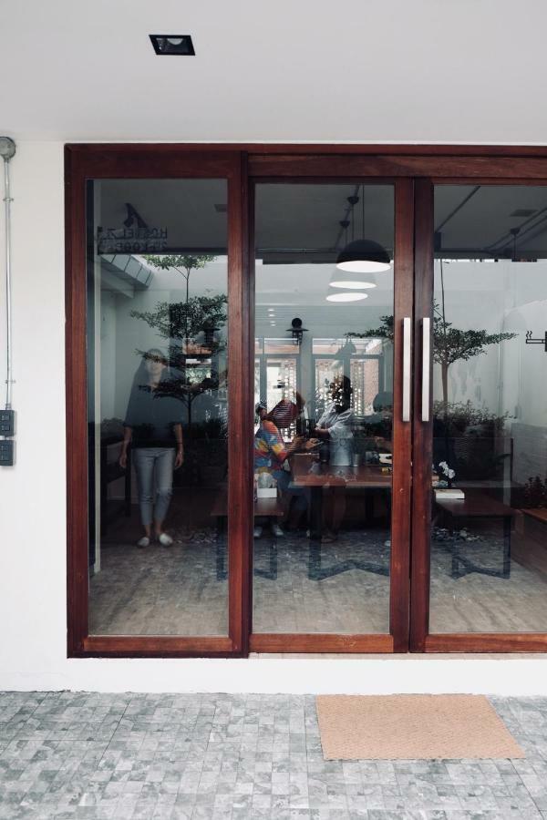 Slee Hostel Chiangmai (Adults Only) Chiang Mai Bagian luar foto