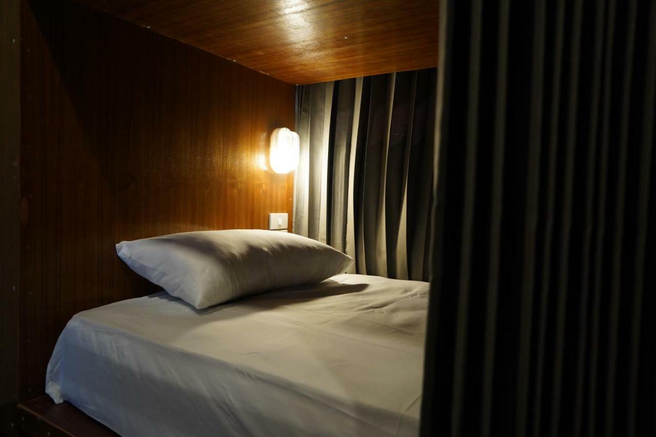 Slee Hostel Chiangmai (Adults Only) Chiang Mai Bagian luar foto