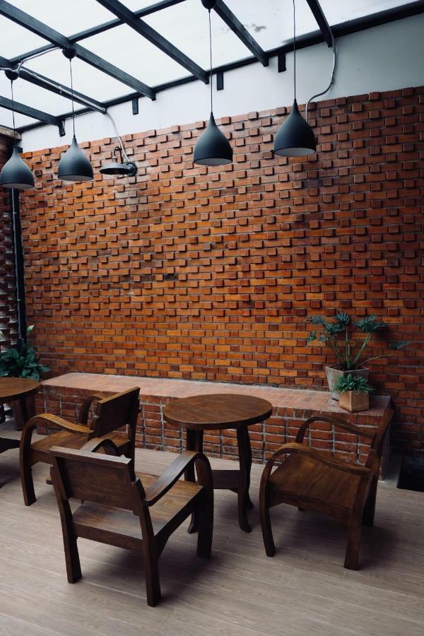 Slee Hostel Chiangmai (Adults Only) Chiang Mai Bagian luar foto