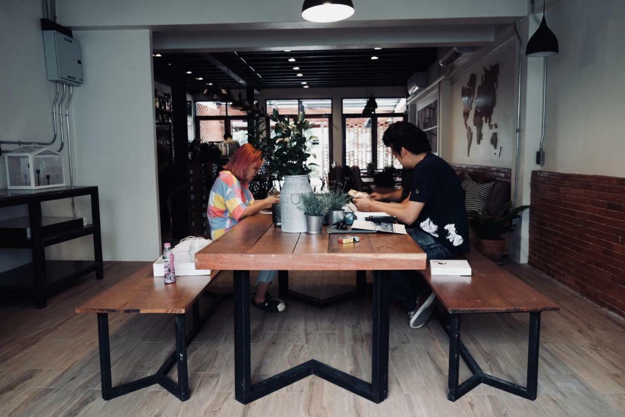 Slee Hostel Chiangmai (Adults Only) Chiang Mai Bagian luar foto