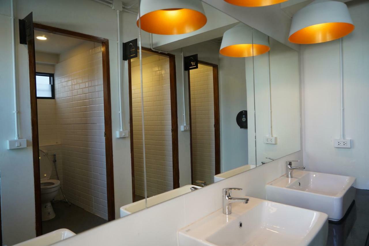 Slee Hostel Chiangmai (Adults Only) Chiang Mai Bagian luar foto