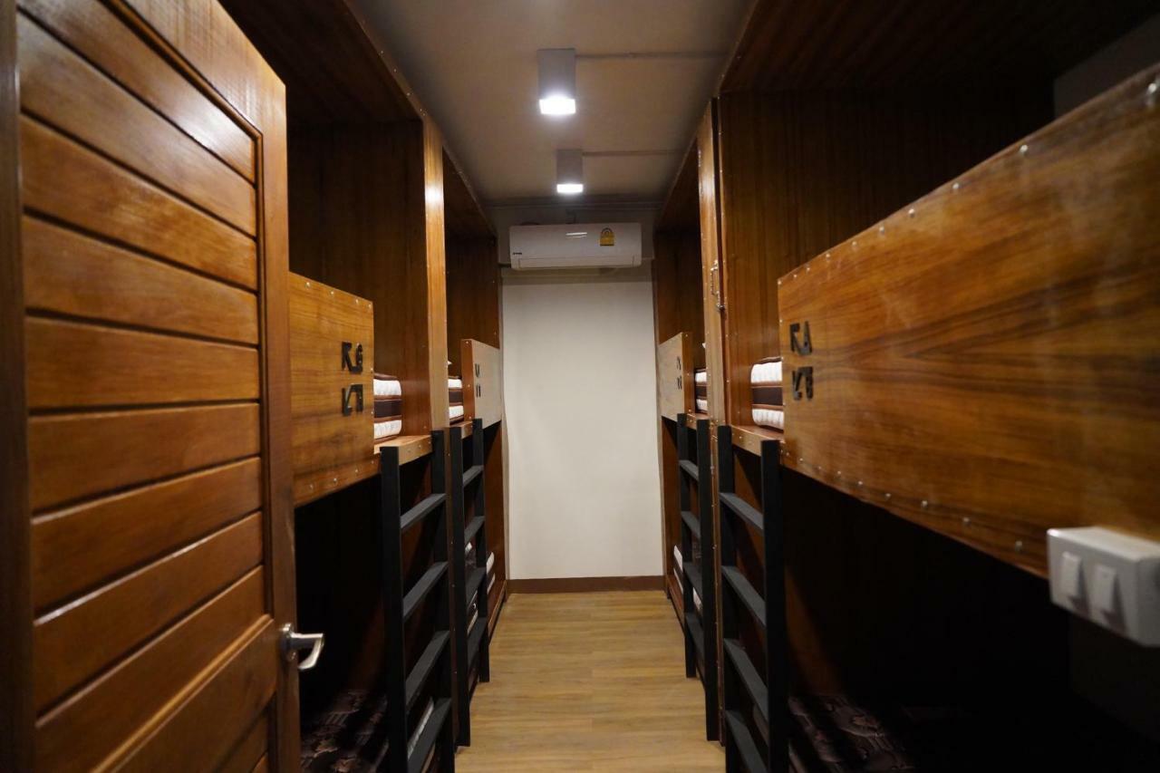 Slee Hostel Chiangmai (Adults Only) Chiang Mai Bagian luar foto